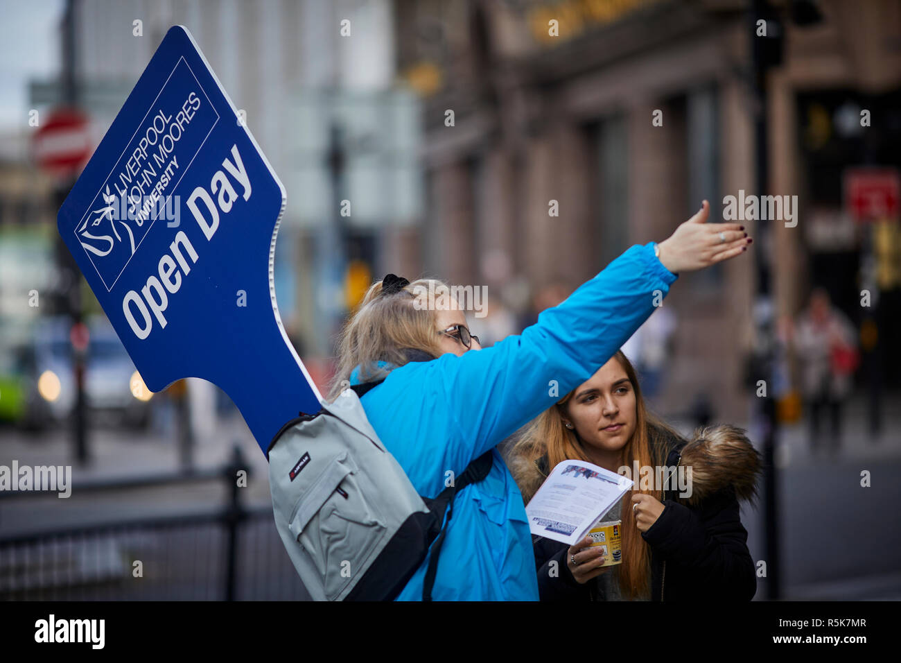 Das Stadtzentrum von Liverpool Schüler Tag der offenen Tür Führung Stockfoto