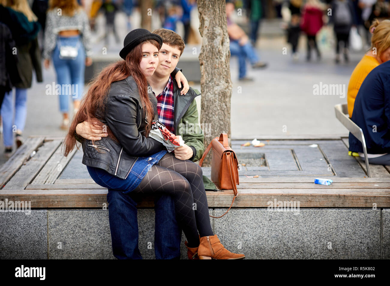 Das Stadtzentrum von Liverpool Freund freundin Liebhaber ein junges Paar ruhen Stockfoto