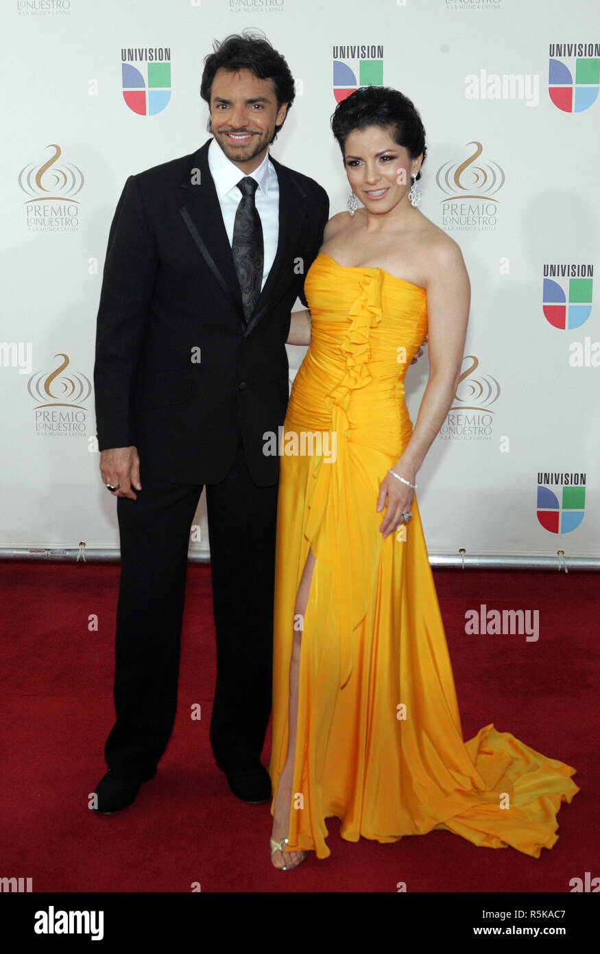 Eugenio Derbez (L) und Gast ankommen für die 2009 "Premio Lo Nuestro Award Show an der BankUnited Mitte in Coral Gables, Florida am 26. März 2009. Stockfoto