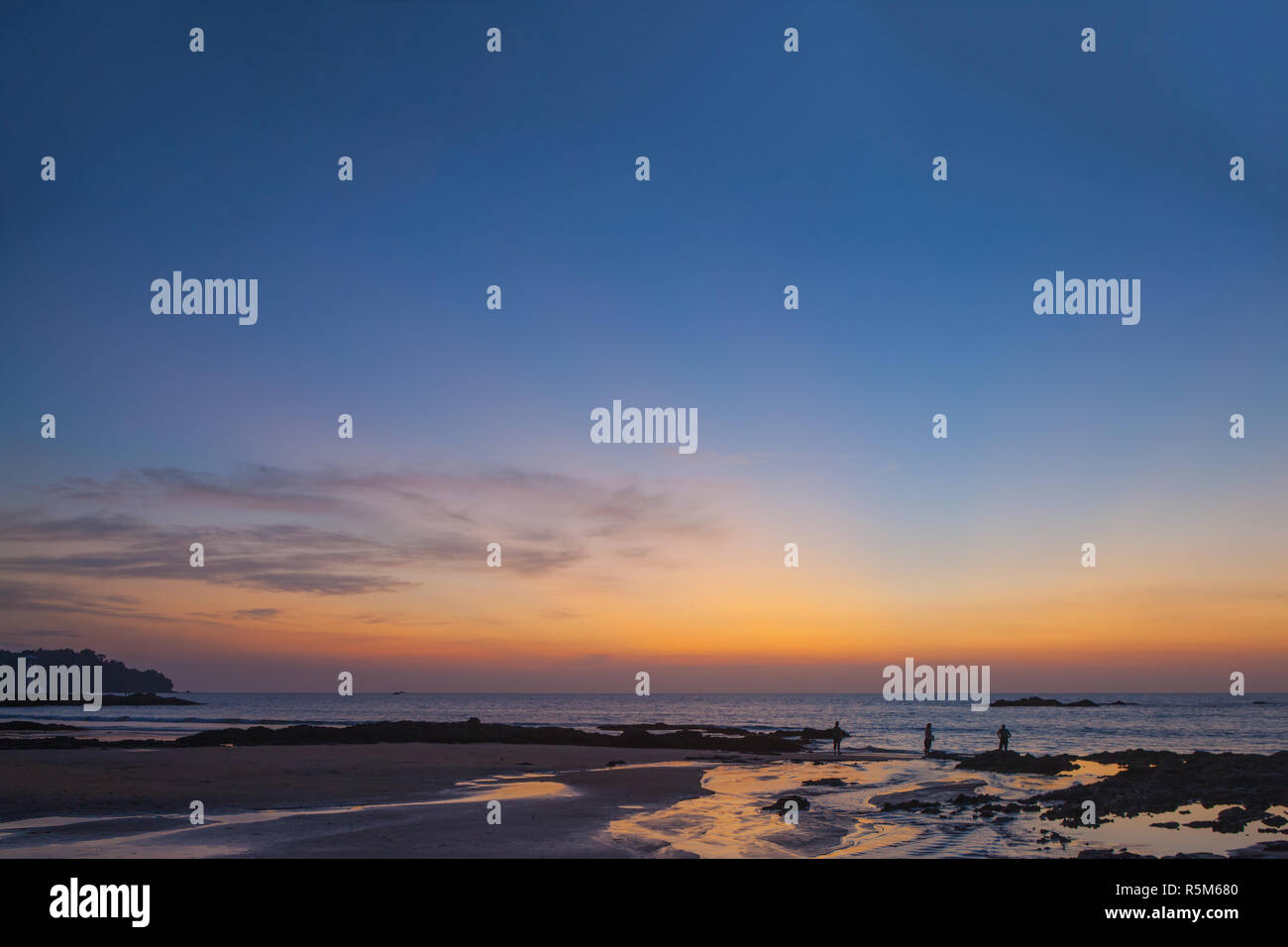 Nach Sonnenuntergang am Strand Stockfoto