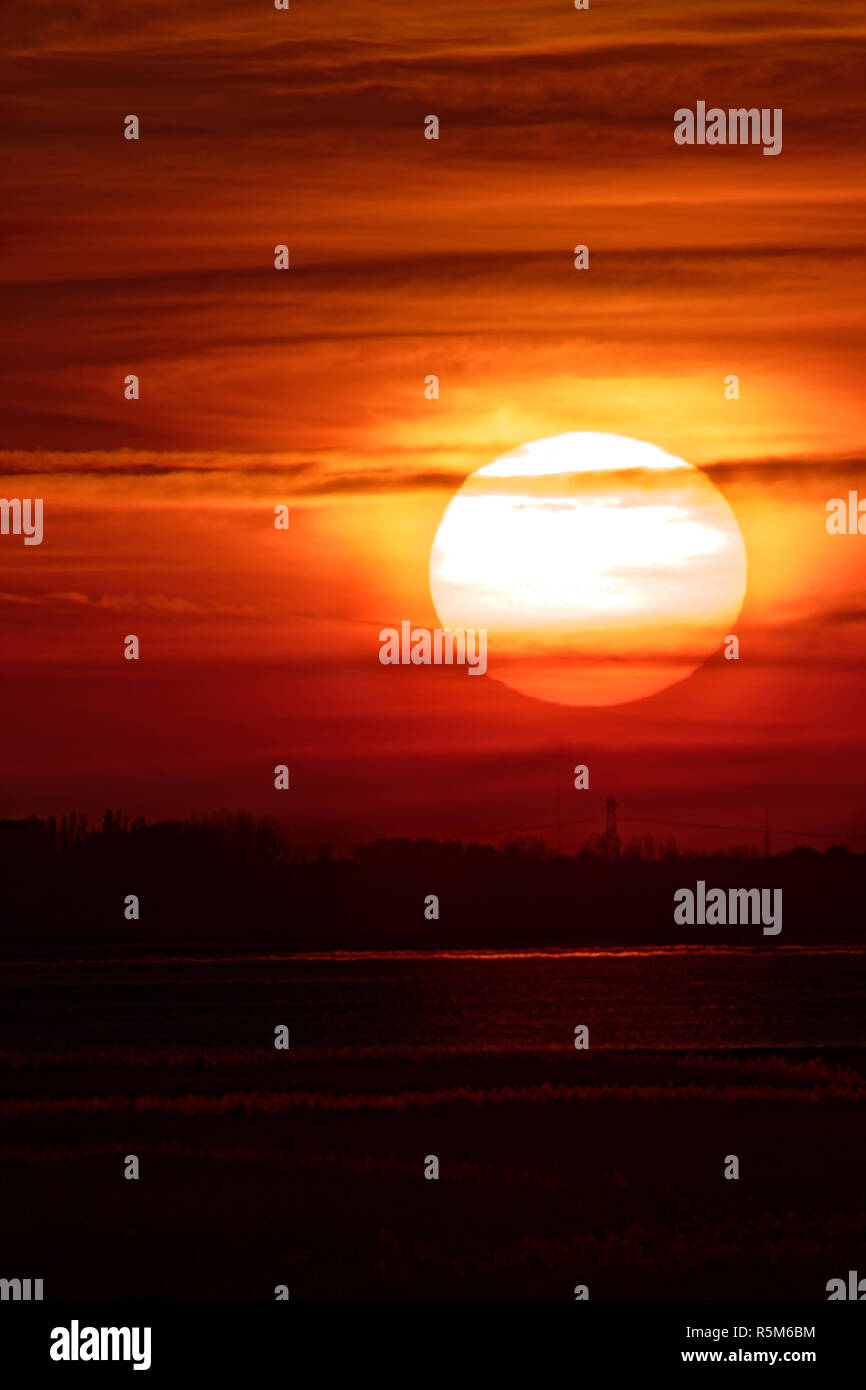 Sonnenuntergang über der niederländischen Küste Stockfoto