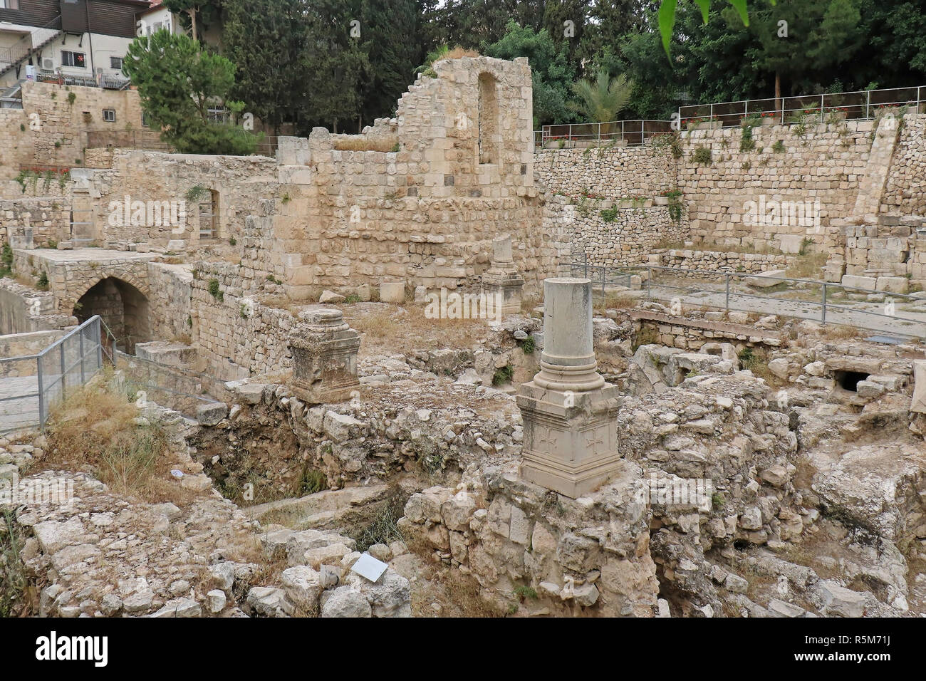 Alten Teich von Bethesda Ruinen in der Altstadt Jerusalems bauen durch