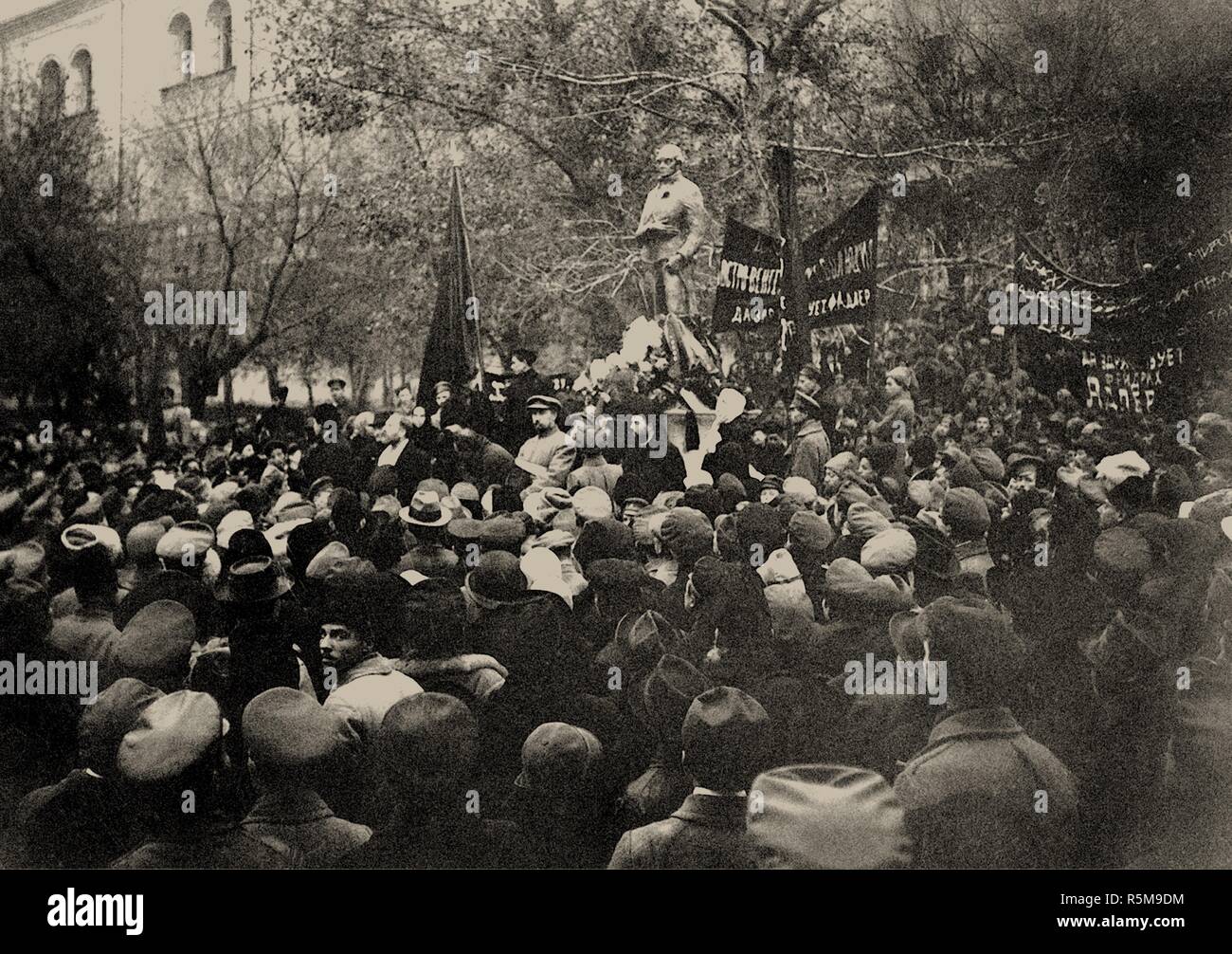 Die Eröffnung des Robespierre Denkmal in Moskau am 3. November 1918. Museum: State Museum der Revolution, Moskau. Autor: anonym. Stockfoto