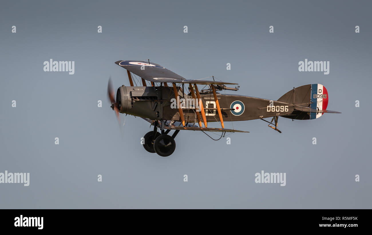 Biggleswade, Großbritannien - 6. Mai 2018: Eine Welt Krieg 1 Jahrgang 1917 Bristol F 2 b Jagdbomber im Flug bei der Shuttleworth Collection. Stockfoto