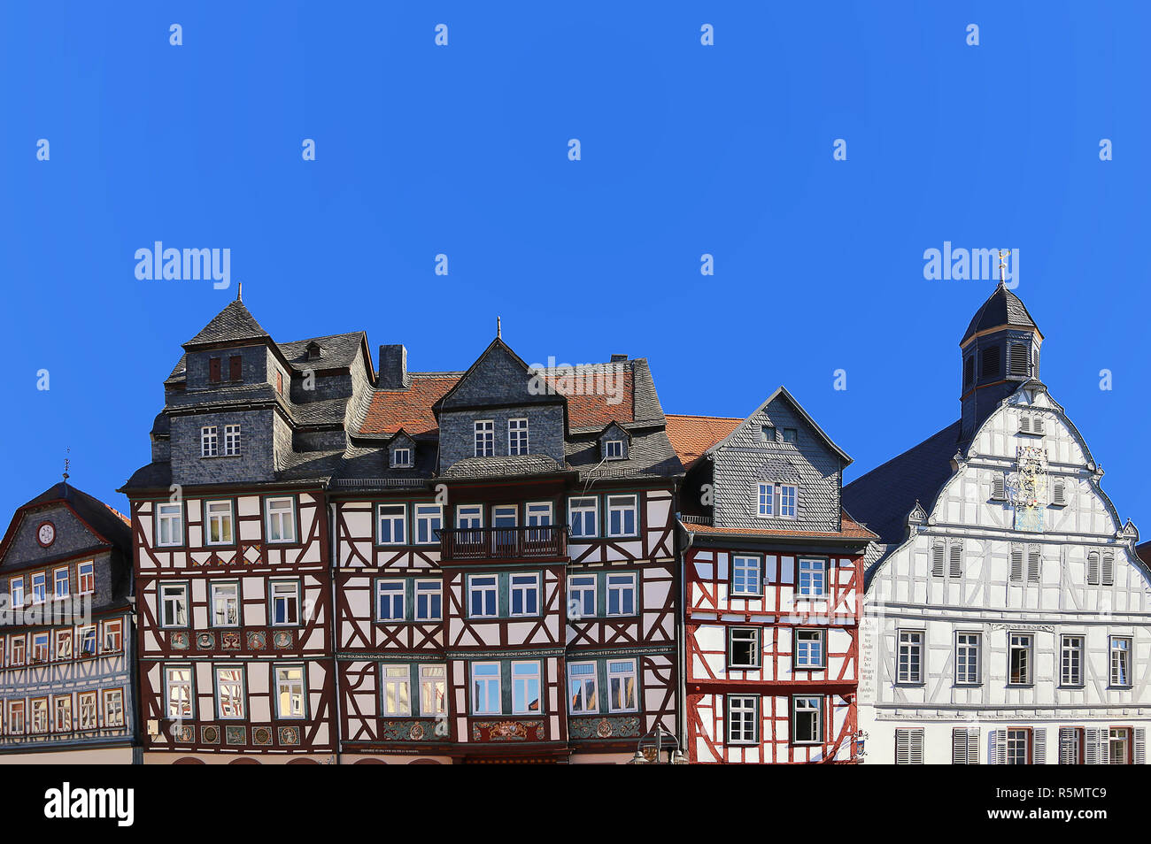 Historische Fachwerkhäuser am Marktplatz in Butzbach Stockfoto