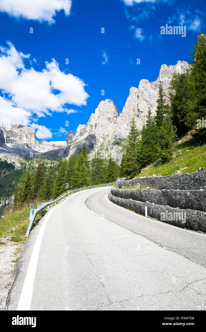 Mountain Road in Dolomiti Region - Italien Stockfoto