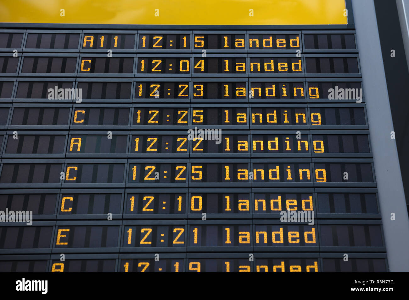 Flug Info Tafel Am Flughafen Stockfoto Bild 227274640 Alamy