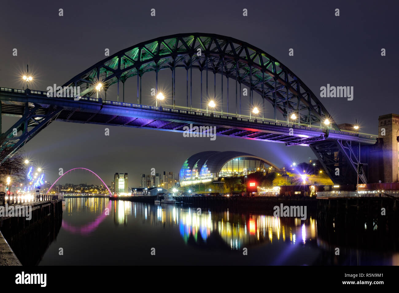 Die Tyne Bridge, der Salbei und der Gateshead Millennium Bridge, Newcastle Upon Tyne Stockfoto