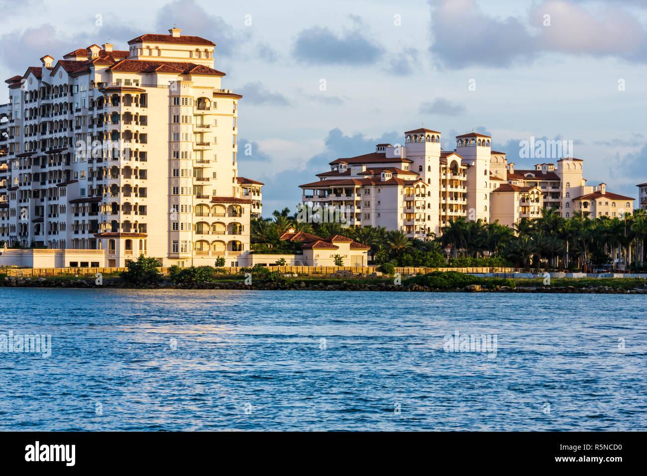 Miami Beach Florida, Fisher Island, Government Cut, Schifffahrtskanal, am Wasser, Luxus, Eigentumswohnungen Wohnapartments Gebäude ho Stockfoto