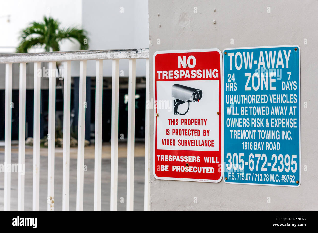 Miami Beach Florida, Ocean Drive, Royal Atlantic Wohnanlagen, Schild, Sicherheit, Schutz, Videoüberwachung, kein Zutritt, Abschleppzone, FL090930125 Stockfoto