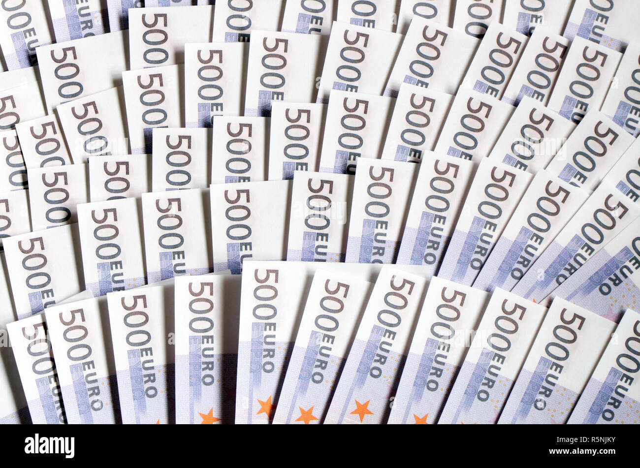 Hintergrund aus fünf hundert Euro-banknoten Stockfoto