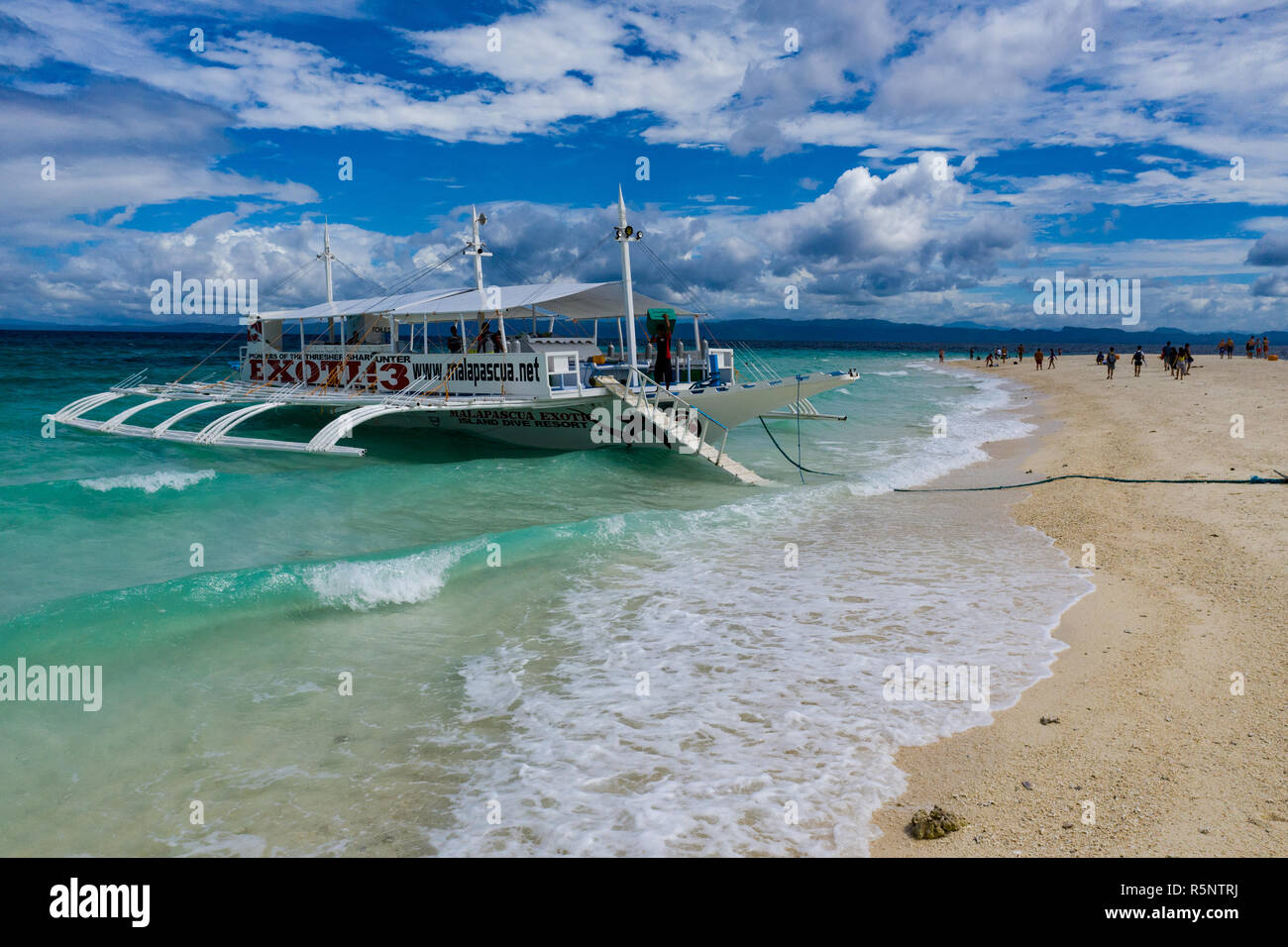 Tauchboot günstig auf der Sandbank als kalanggaman Insel Leyte, Philippinen bekannt Stockfoto