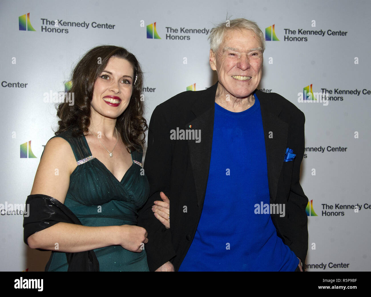 Dezember 1, 2018 - Washington, District of Columbia, USA - Jacques d'Amboise, rechts, und Emily Reid kommen für die formale Artist Abendessen zu Ehren des Empfänger der 41st jährlichen Kennedy Center Honors von US-Staatssekretär John J. Sullivan an das US-Außenministerium in Washington, DC am Samstag, 1. Dezember 2018 gehostet wird. Die Preisträger 2018 sind: Sängerin und Schauspielerin Cher; Komponist und Pianist Philip Glass; Country Musik entertainer Reba McEntire, und Jazz Saxophonist und Komponist Wayne Shorter. In diesem Jahr, die mitschöpfer von Hamilton, Schriftsteller und Schauspieler Lin-Manuel Mirand Stockfoto