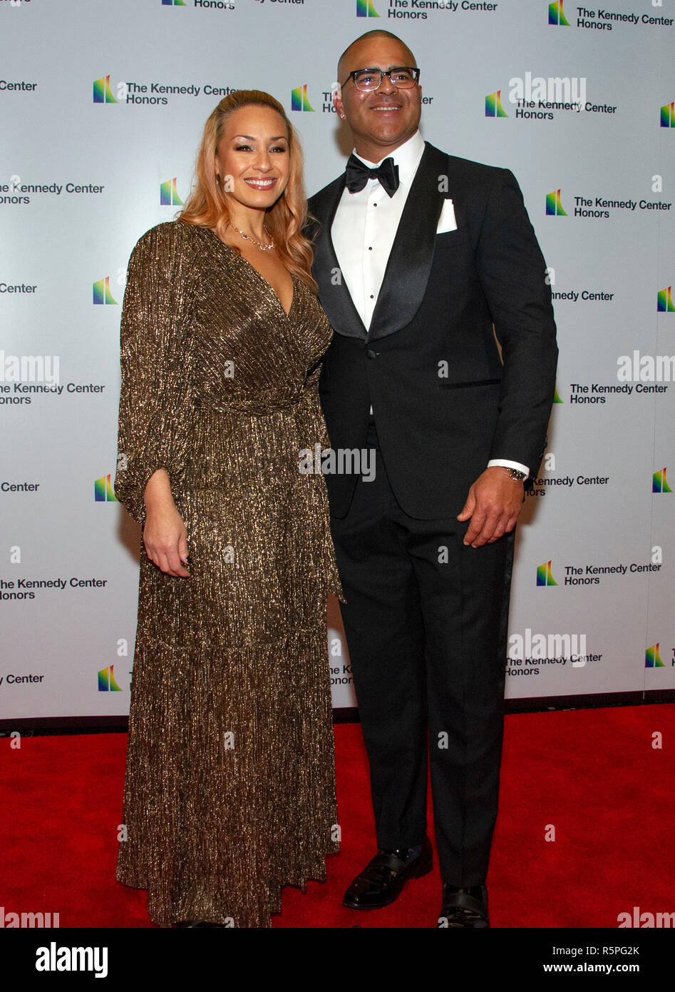 Washington Usa 1 Dez 2018 Christopher Jackson Die Fur Einen Tony Award Fur Die Rolle Der George Washington In Hamilton Nominiert Wurde Kommt Mit Seiner Frau Veronica Jackson Fur Die Formale Artist
