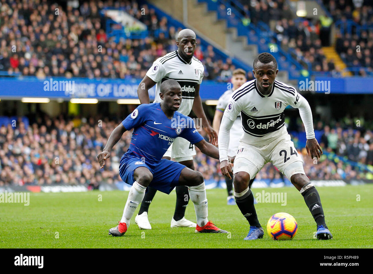 London, Großbritannien. 2. Dez 2018. Während der Premier League Spiel zwischen Chelsea und Fulham an der Stamford Bridge, London, England am 2. Dezember 2018. Foto von Carlton Myrie. Credit: UK Sport Pics Ltd/Alamy leben Nachrichten Stockfoto