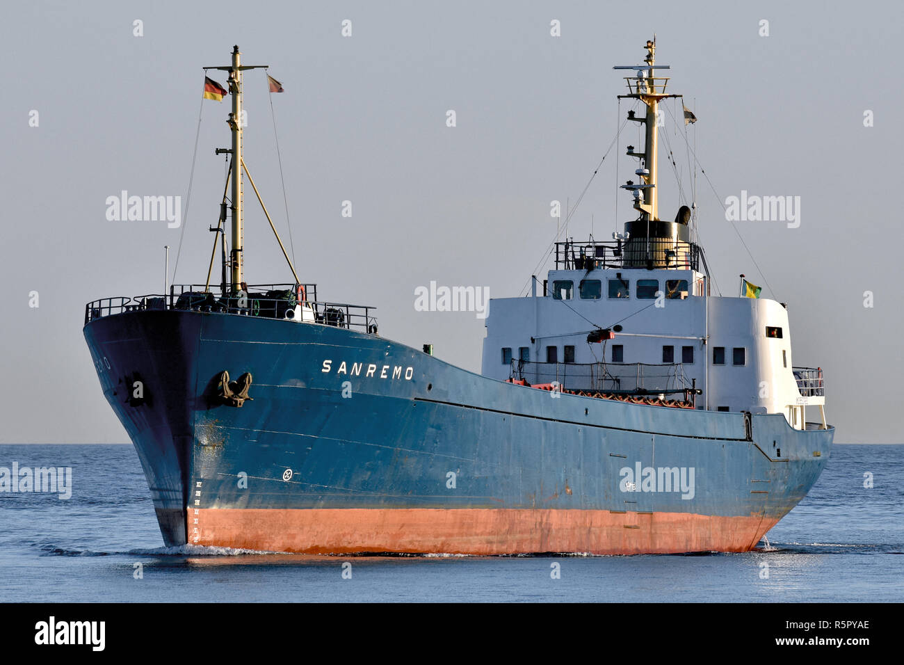 Alte coaster San Remo kommt bei Rostock Stockfotografie - Alamy