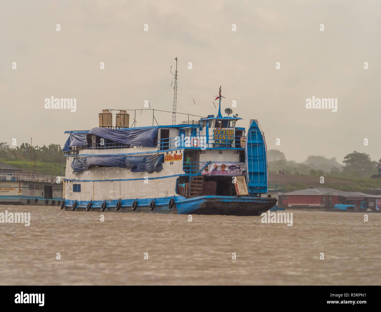 Benjamin Constant, Brasilien - 21. September 2018: eine Passagierfähre und Fracht auf dem Amazonas Stockfoto