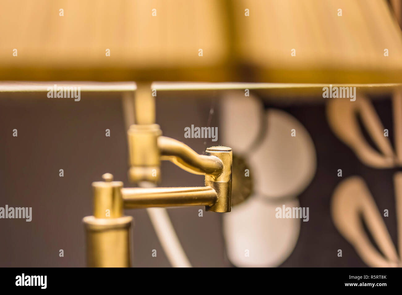 Fragment Des Unscharfen Tischleuchte Mit Messing Arm