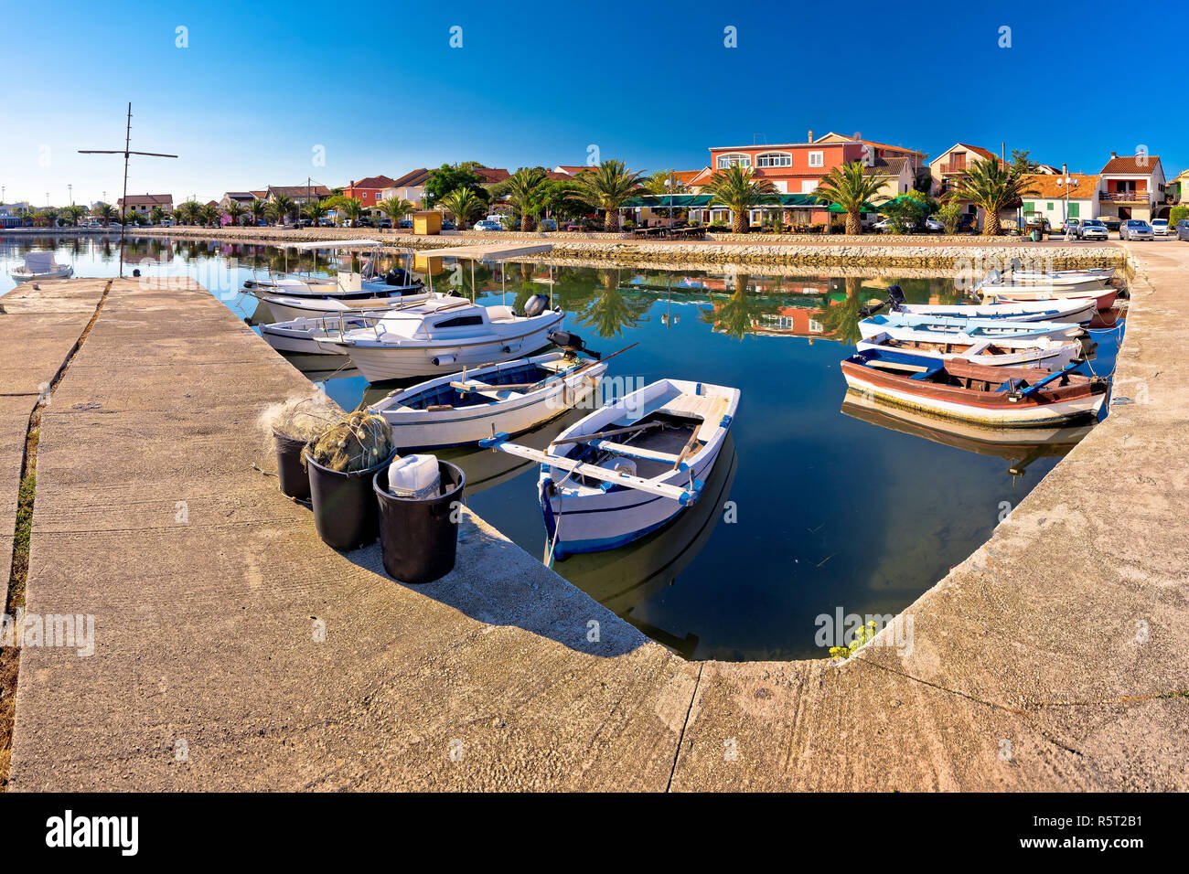 Adria Dorf Bibinje Hafen und Uferpromenade Panoramaaussicht Stockfoto