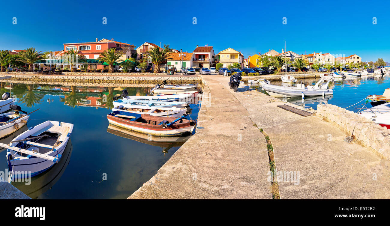 Adria Dorf Bibinje Hafen und Uferpromenade Panoramaaussicht Stockfoto