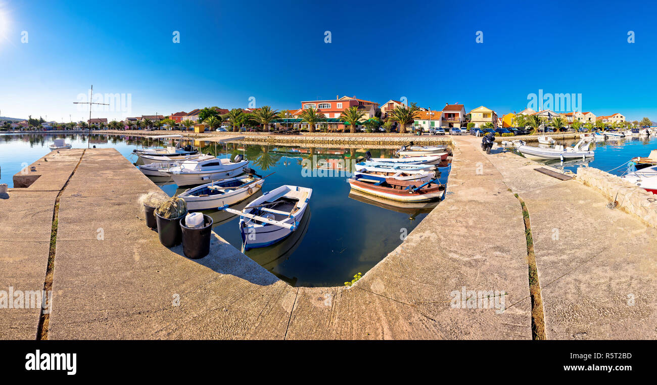 Adria Dorf Bibinje Hafen und Uferpromenade Panoramaaussicht Stockfoto