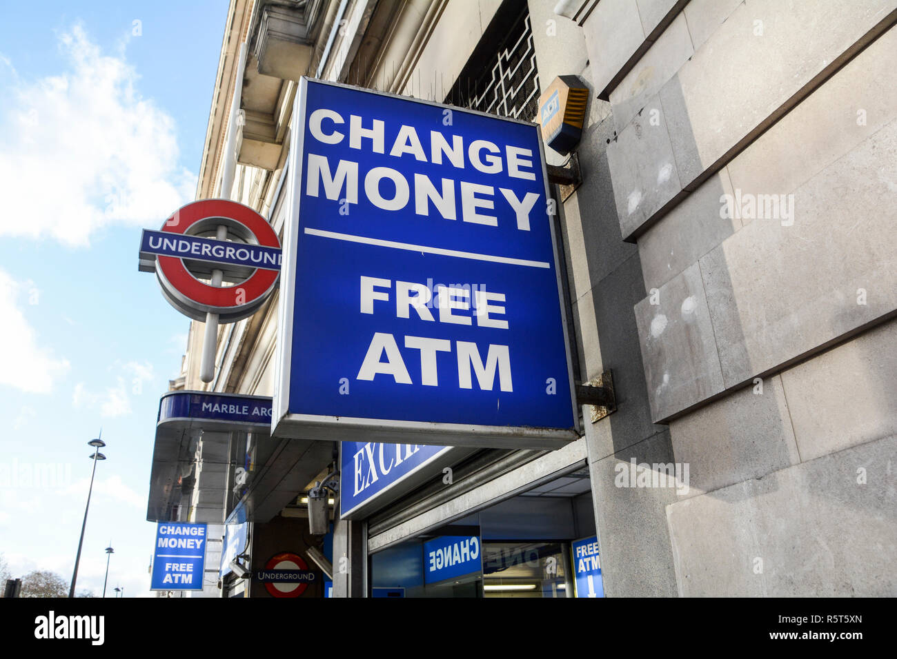 Wechselstuben und Geldautomaten, Oxford Street, London, UK Stockfoto