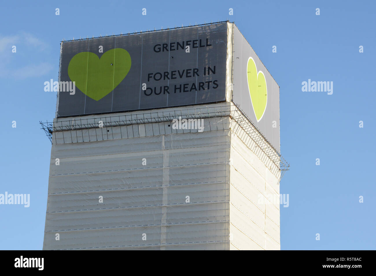 Der Ort der Grenfell Tower Hochhaus Wohnung Feuer Tragödie - für immer in unseren Herzen, London, England, Großbritannien Stockfoto