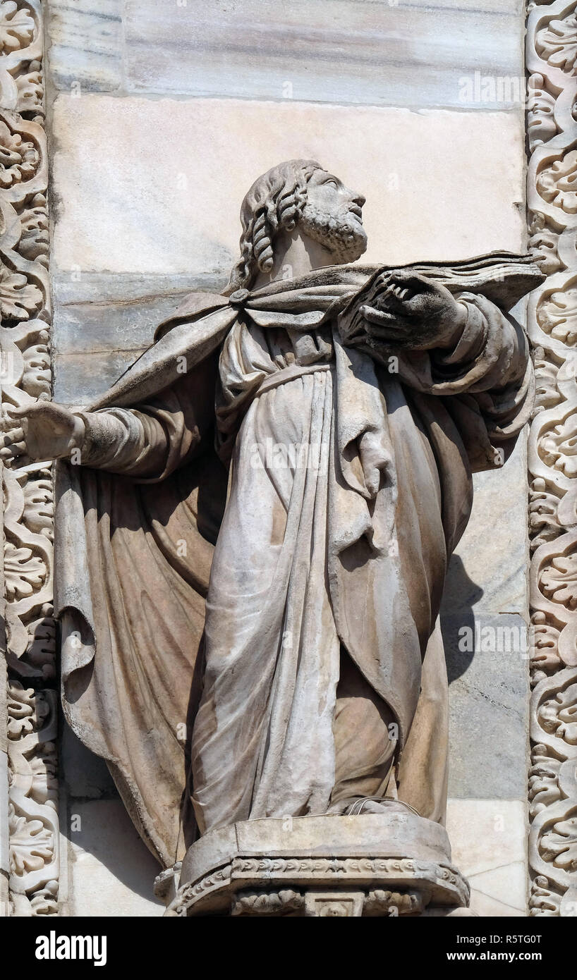Apostel, Statue auf der Fassade der Mailänder Dom, Duomo di Santa Maria Nascente, Mailand, Lombardei, Italien Stockfoto