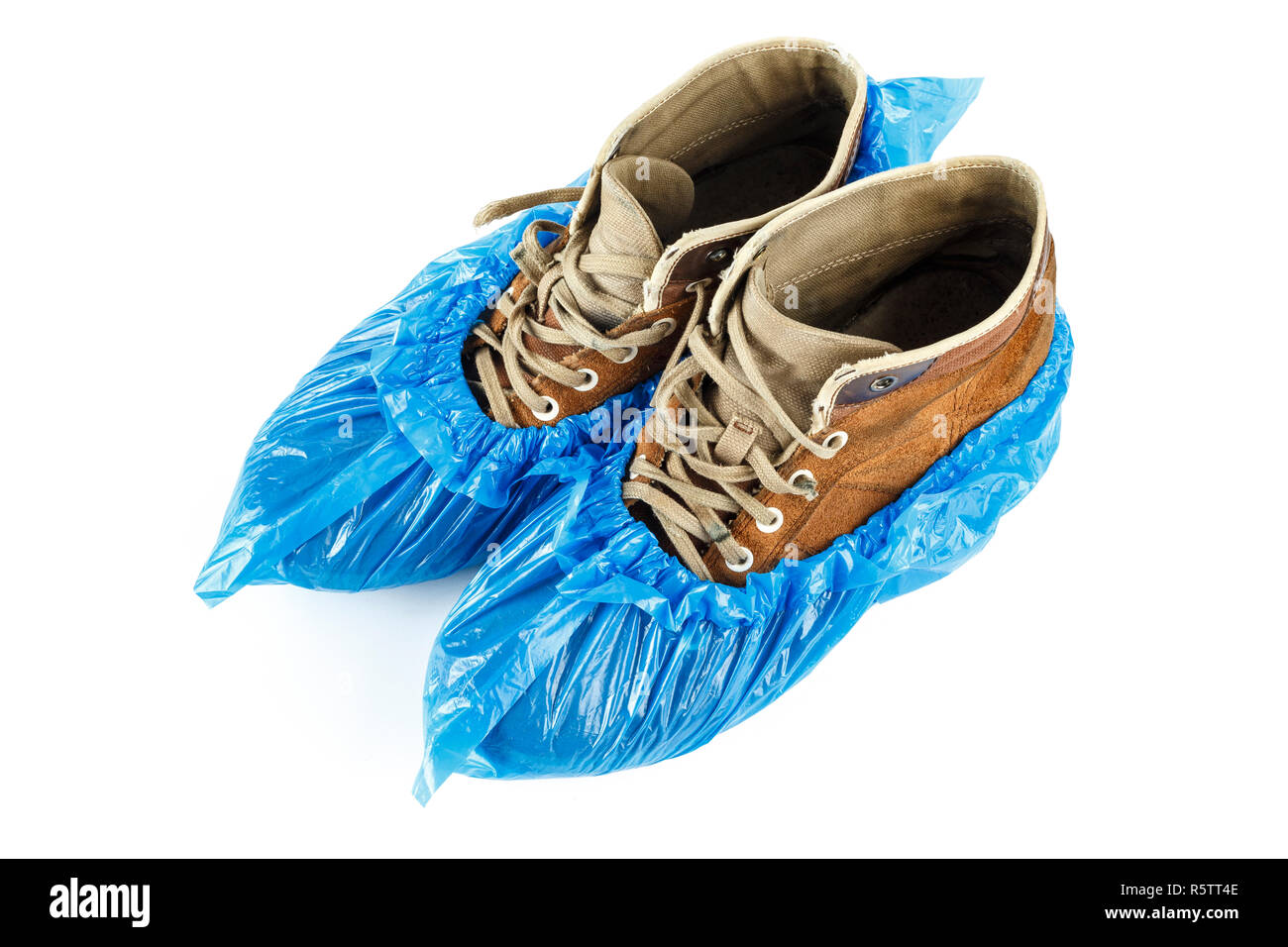 Herren Winterstiefel Stiefel in Blau auf weißem Hintergrund. Stockfoto