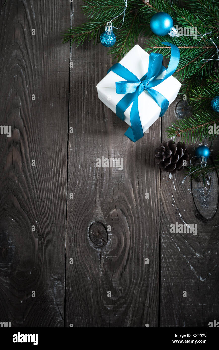 Weihnachten Geschenk box Dekorationen Fir Tree Branch Stockfoto