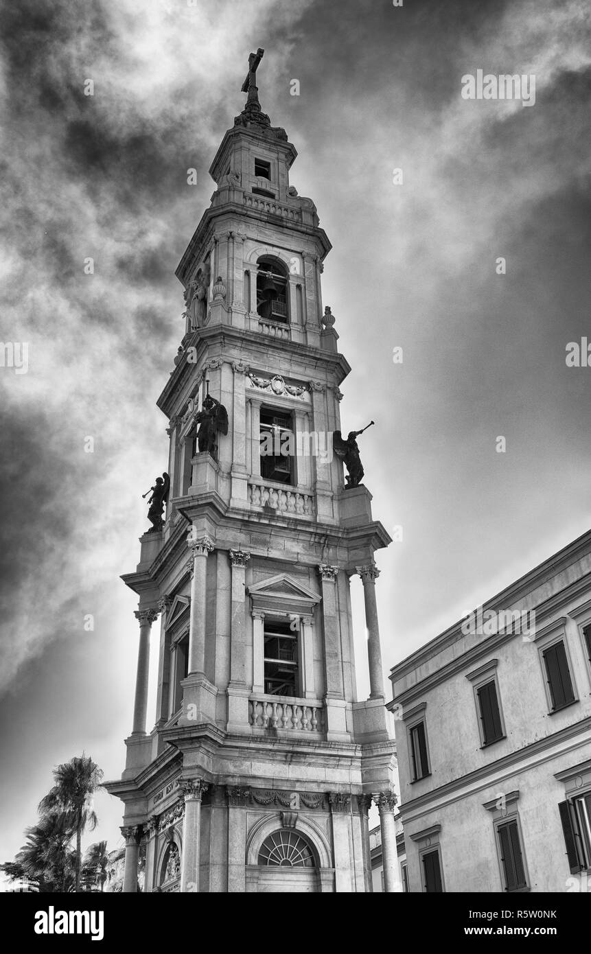 Glockenturm, Kirche Unserer Lieben Frau vom Rosenkranz, Pompei, Italien Stockfoto