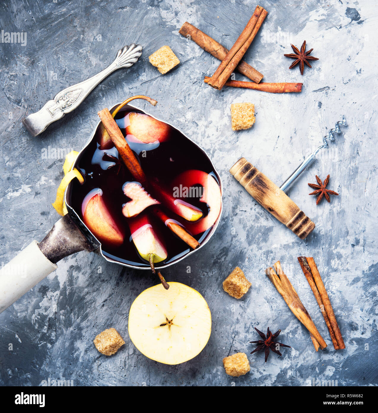 Traditionelle winter Alkohol trinken. Stockfoto
