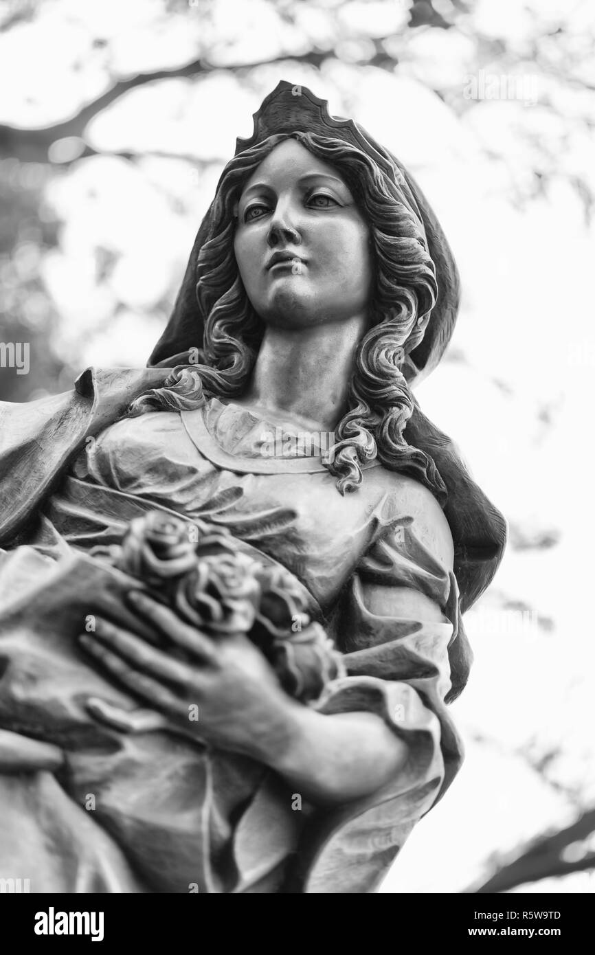 Statue von Elisabeth von Ungarn, in der Nähe der Burg von Bratislava Stockfoto