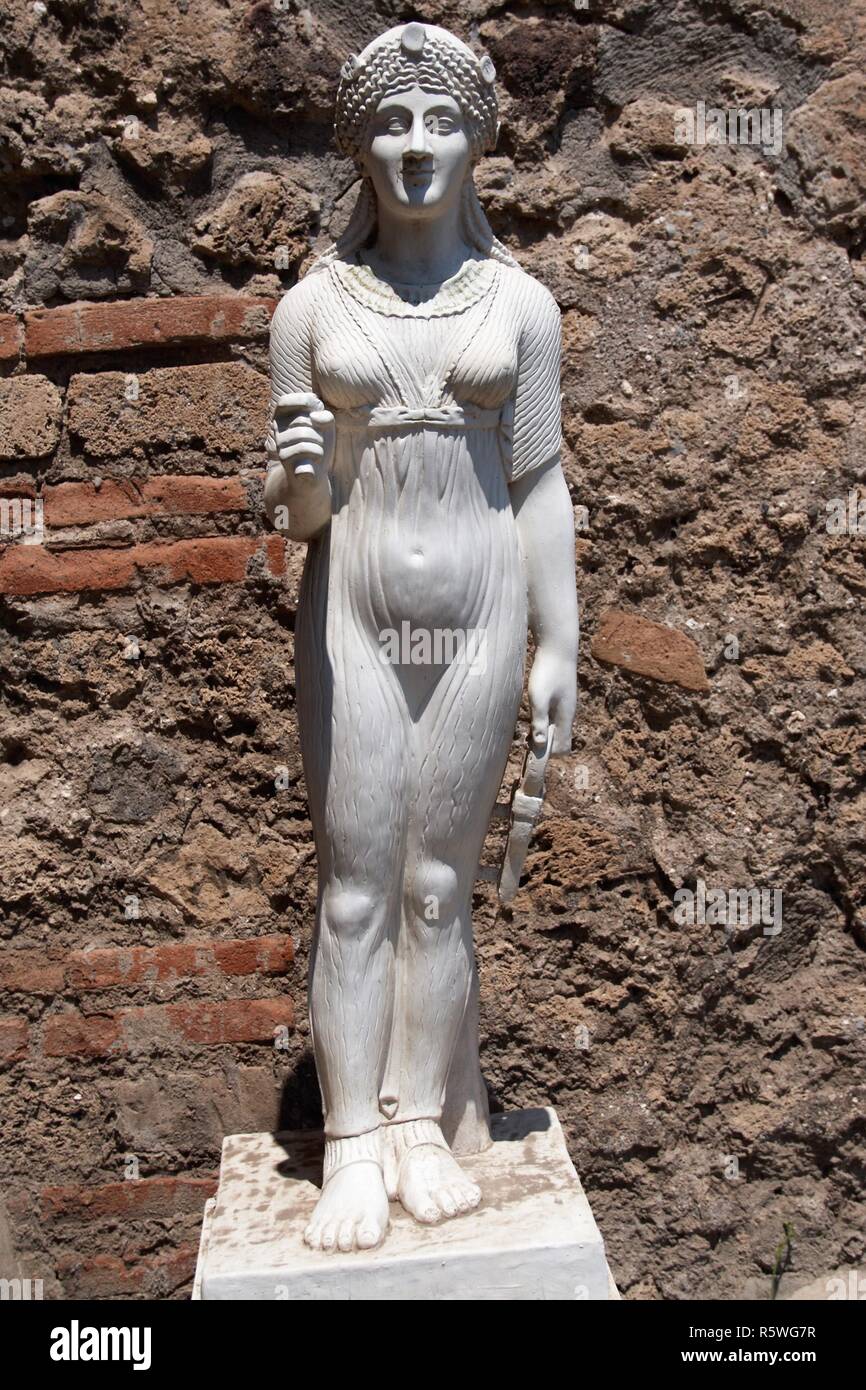 In Pompeji - auf 06/22/2017 - Statue, Iside in die alte römische Stadt Pompeji, Vesuv Eruption in 70 d.c. zerstört Stockfoto