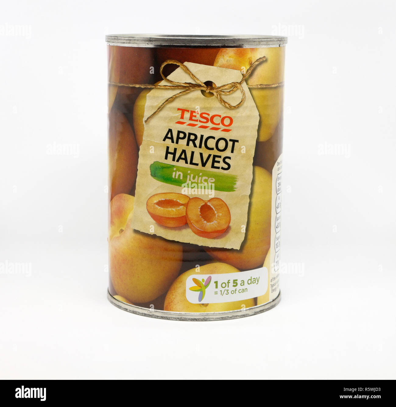 Blechdose mit Tesco Apricot Hälften, Etikett für Lebensmittelprodukte aus der Dose Stockfoto