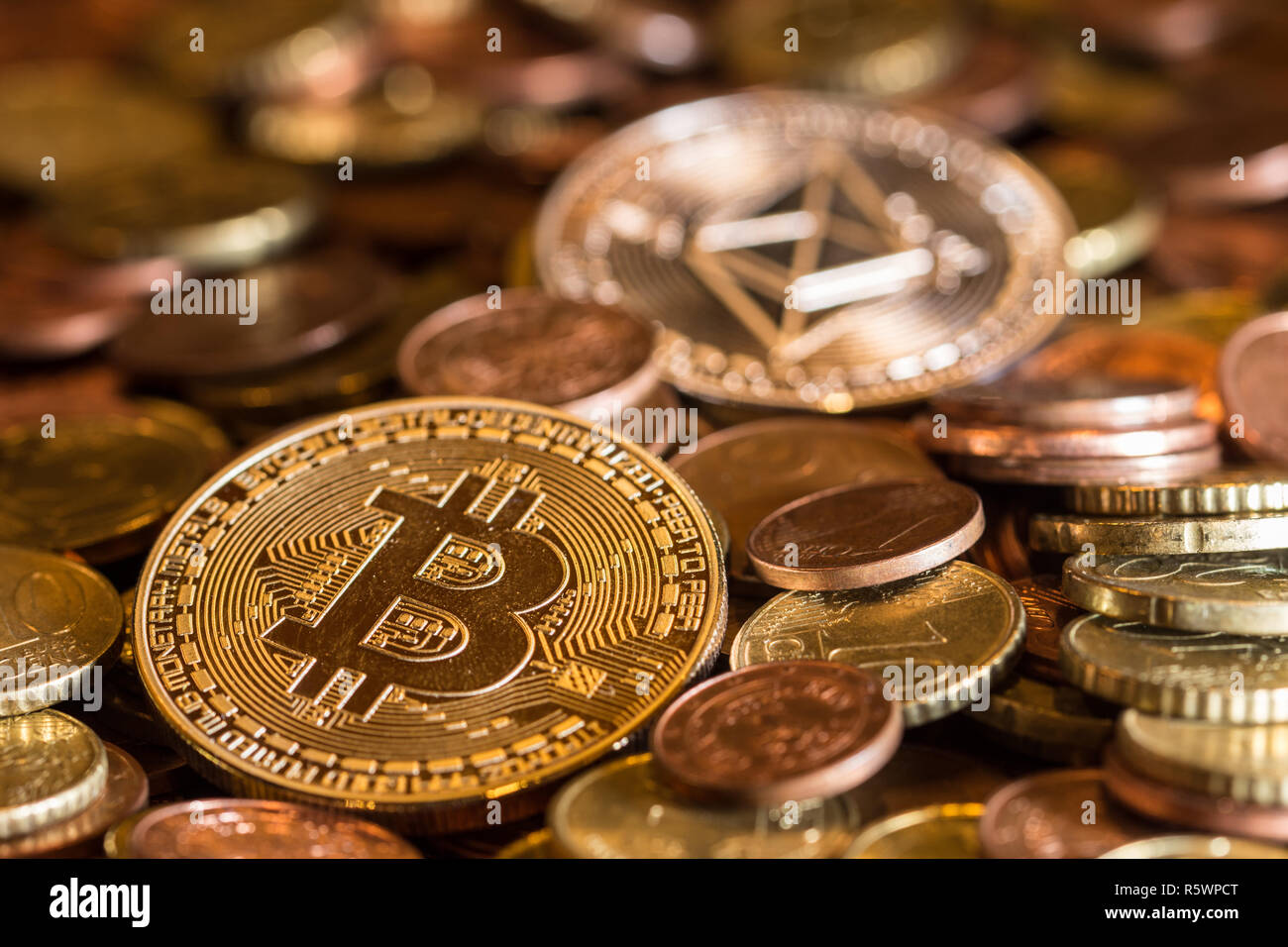 Bitcoin, des Astraleums und Euro Münze mix Stockfoto