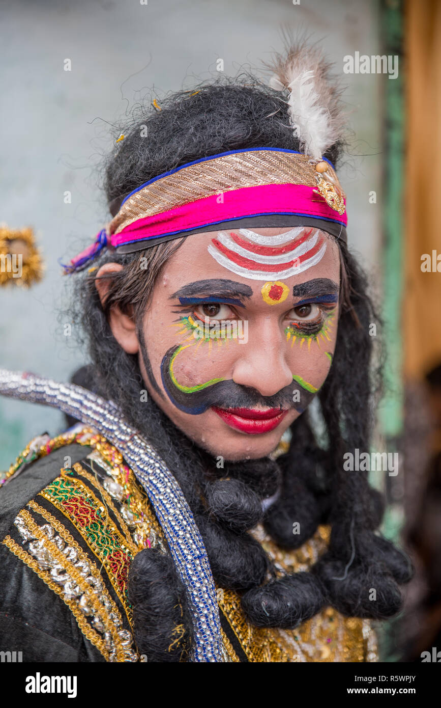 Indische Künstler mit Gesicht gemalt als Hindu-gott, Pushkar, Rajasthan, Indien Stockfoto