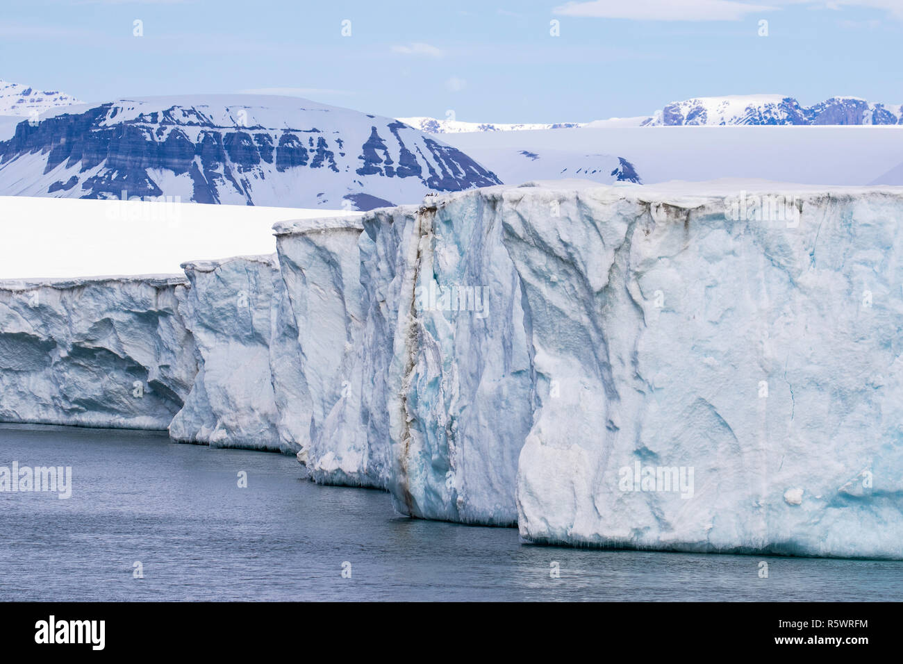 In der Nähe der Gletscher Gesicht an Negribreen, Ostküste von Spitzbergen, einer Insel in Svalbard, Norwegen Stockfoto In der Nähe der Gletscher Gesicht an Negribreen, Ostküste von Spitzbergen, einer Insel in Svalbard, Norwegen Stockfoto
