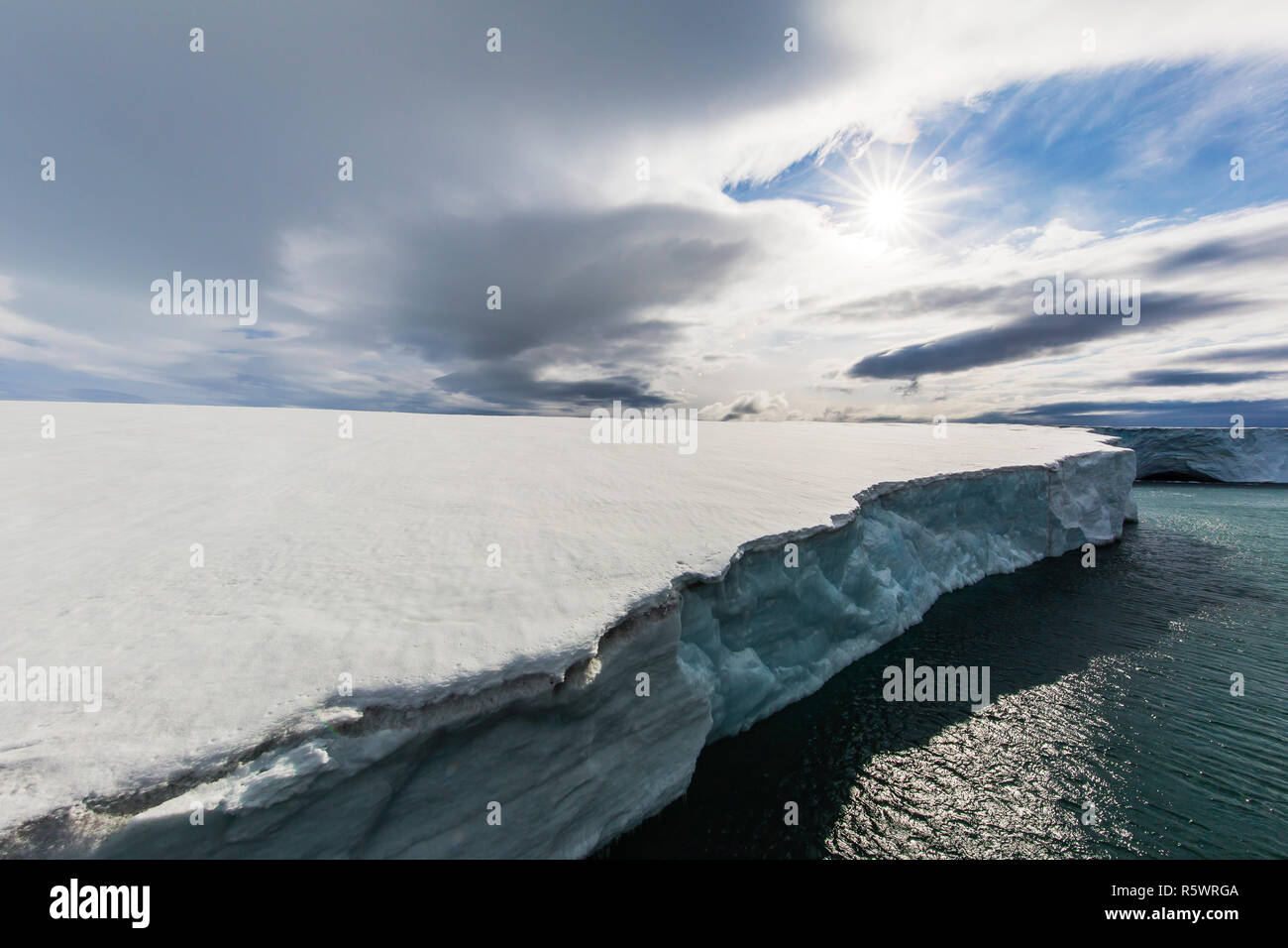 Blick auf Gletscher Negribreen, Ostküste von Spitzbergen, einer Insel in Svalbard, Norwegen. Stockfoto