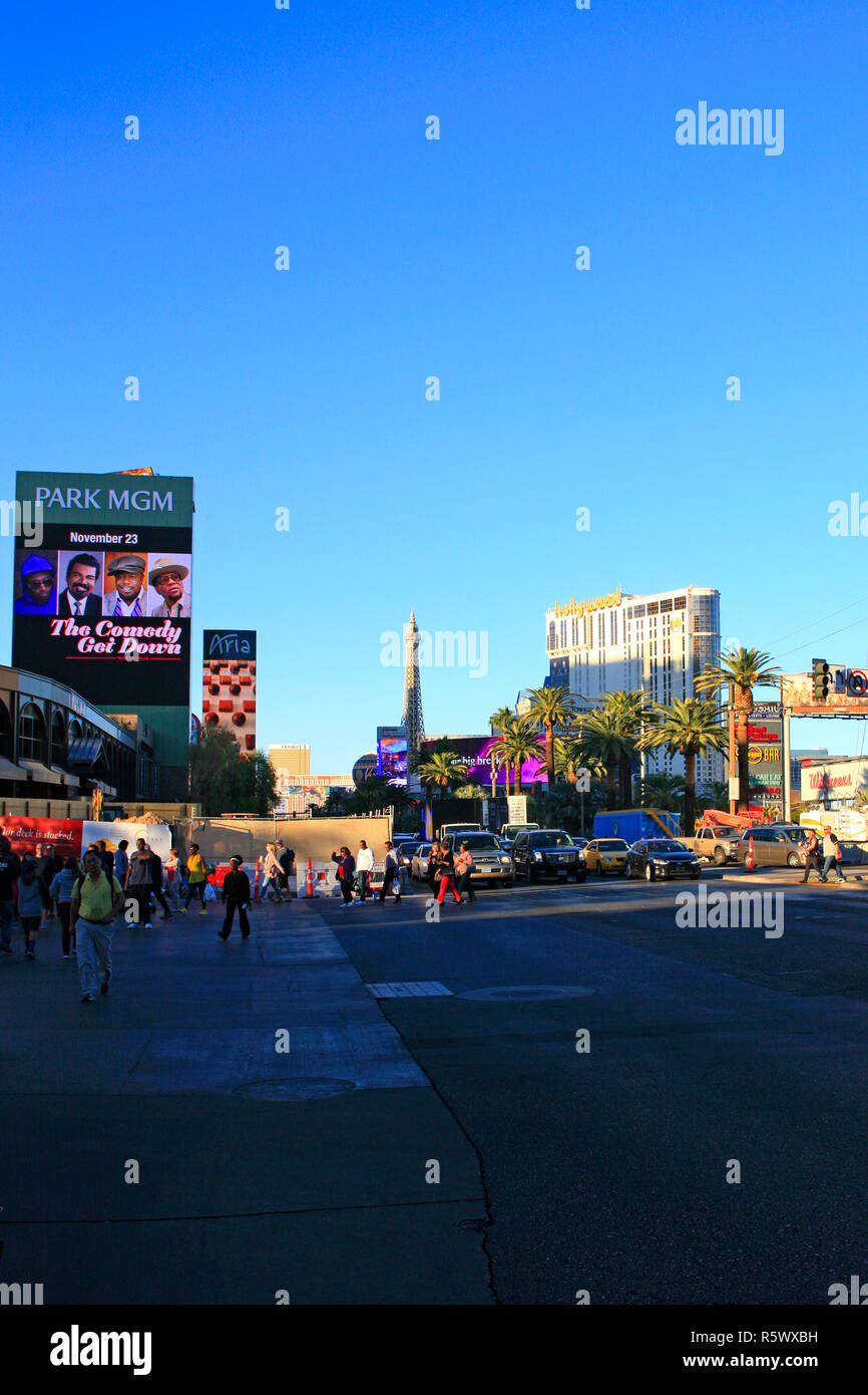 S Las Vegas Blvd, auch als den Streifen bei Sonnenuntergang in Las Vegas, Nevada bekannt Stockfoto