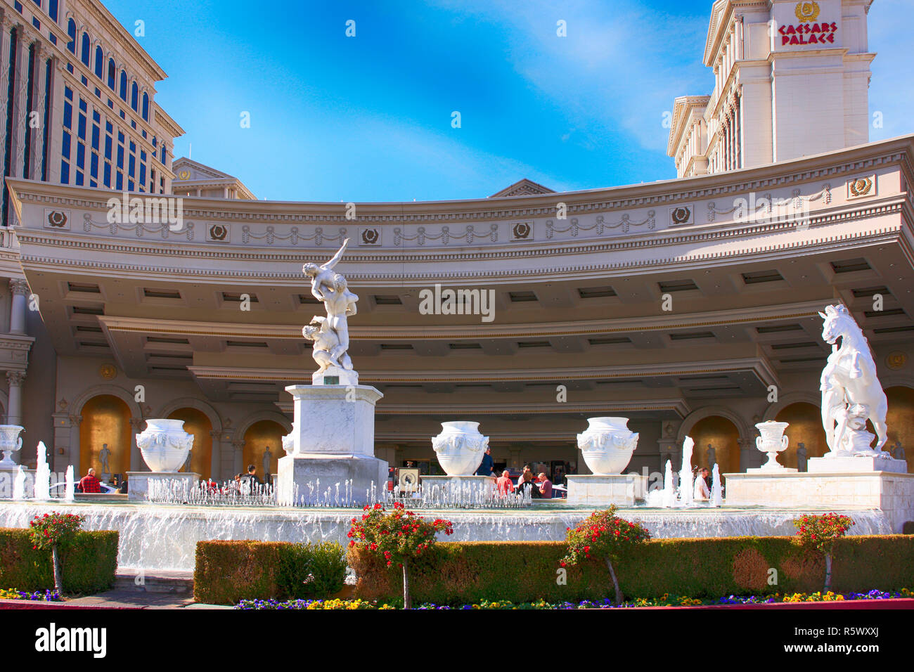 Der Eingang zum Caesars Palace Hotel auf dem Strip in Las Vegas, Nevada Stockfoto