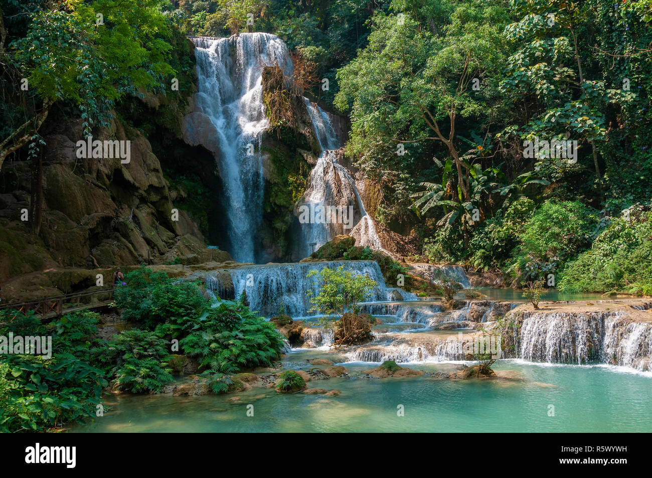 Blick auf die Kuang Si fällt auch am Tat Kuang Si Wasserfällen ein Liebling Seite Reise für Touristen in Luang Prabang, Laos, Lao Aufenthalt bekannt Stockfoto
