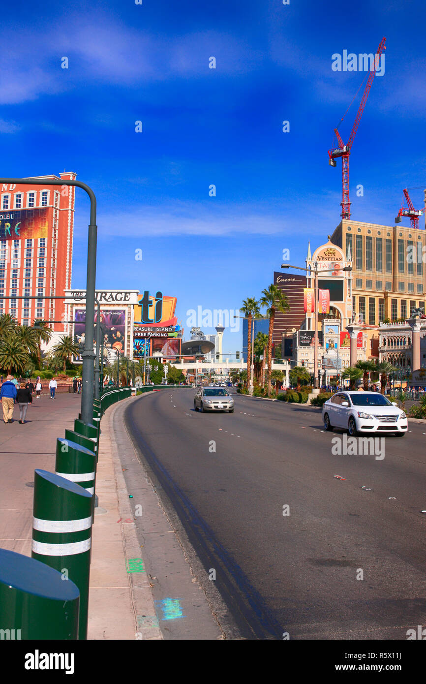 S Las Vegas Blvd und der Stratosphere Hotel in Las Vegas, Nevada Stockfoto