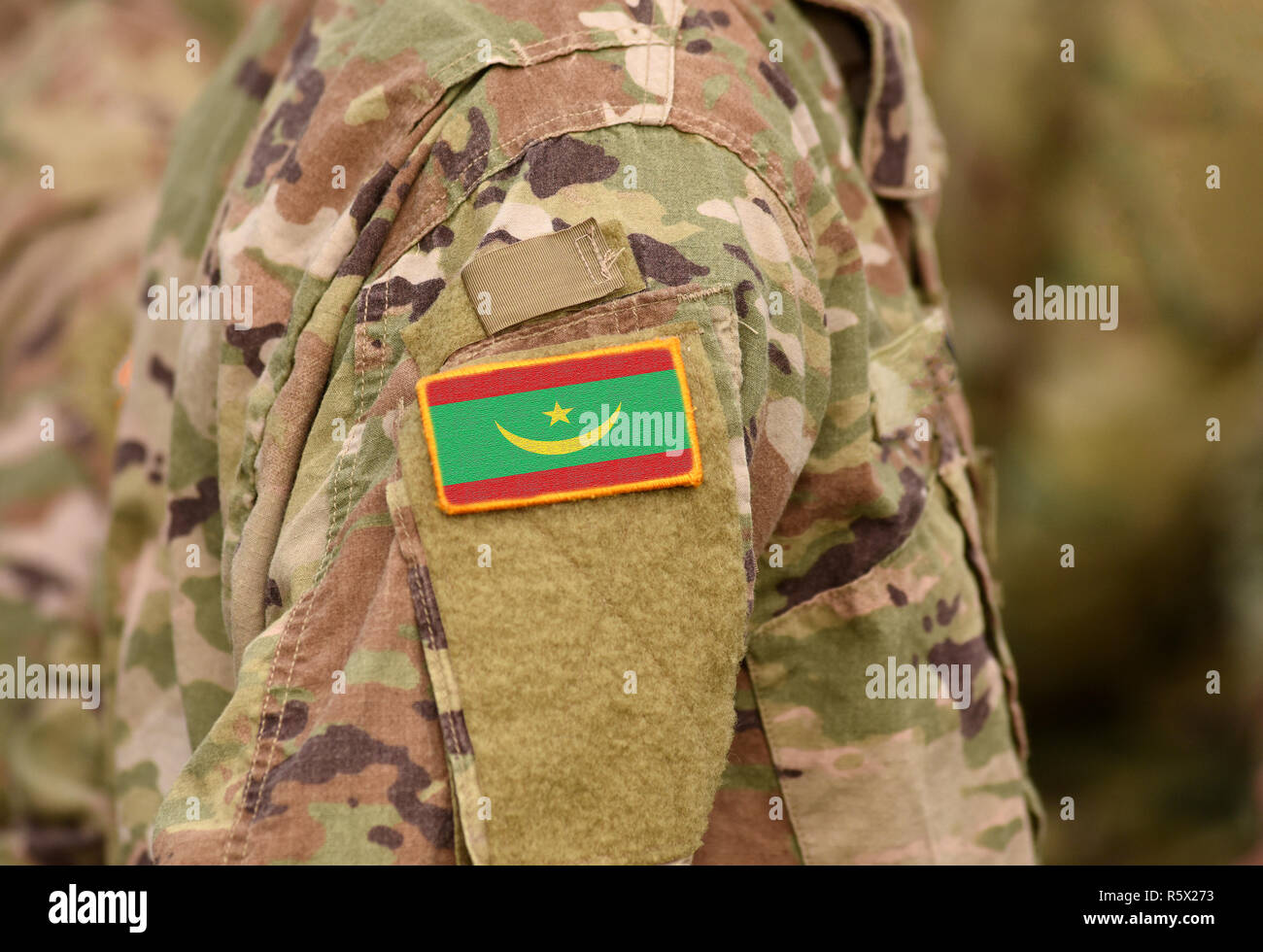 Flagge Mauretanien auf Soldaten arm (Collage). Stockfoto