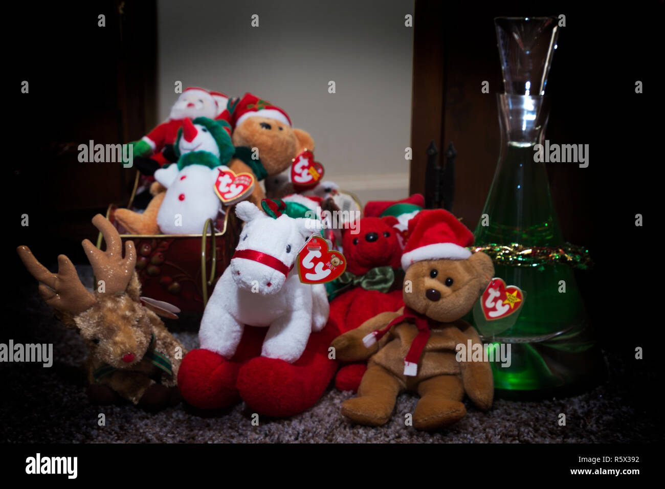 Anzeige von Weihnachten themed Beany Babies. Stockfoto