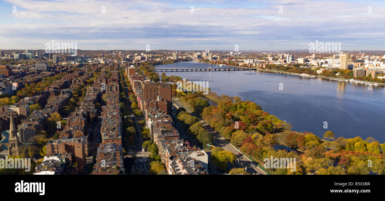Zeilen von Gebäude geben zu den Charles River in diesem airial Blick nach Süden vom Boston Common Stockfoto