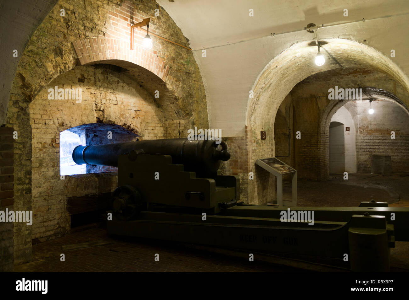 Canon Einlagerung innerhalb der Mauern des Fort Pickens, Florida. Stockfoto