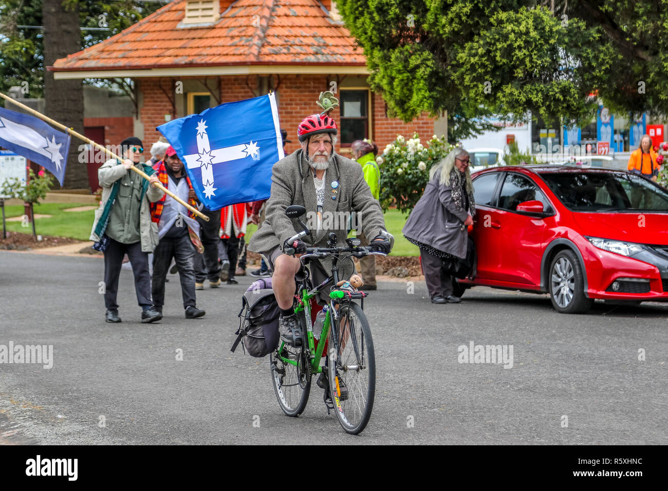 Alte Ballarat Friedhof, Ballarat, Victoria, Australien. 3. Dezember 2018. Im März auf der Eureka diggers Grabstellen durch die Rückgewinnung der radikalen Geist der Eureka Rebellion Kampagne aus dem anarchistischen Medien Institut. Credit: Brett Keating/Alamy leben Nachrichten Stockfoto