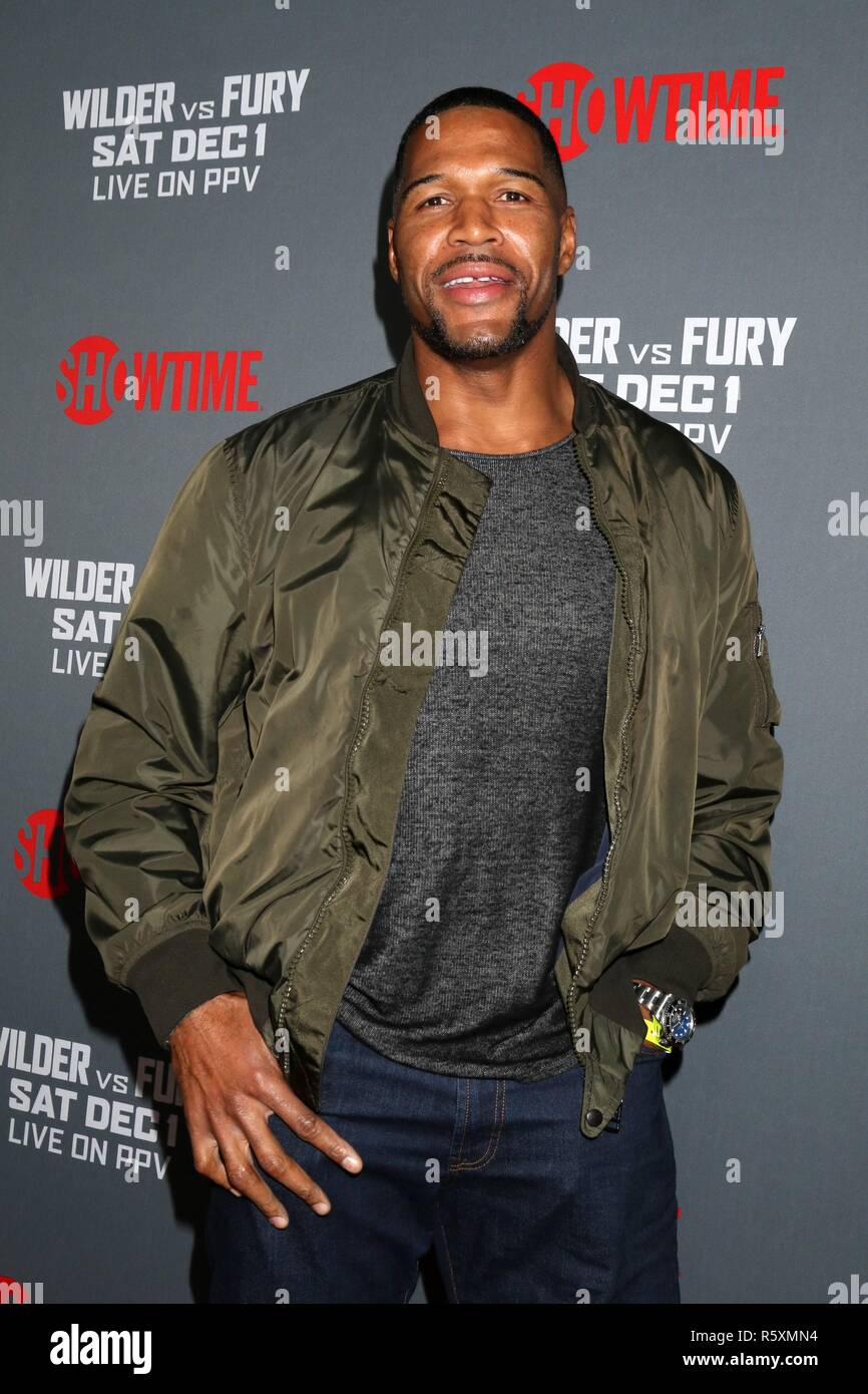 Los Angeles, CA, USA. 1. Dez, 2018. Michael Strahan in der Ankunftshalle für VIP-Party roten Teppich für den WM-Kampf im Schwergewicht Wilder gegen Wut, Staples Center, Los Angeles, CA 1. Dezember 2018. Credit: Priscilla Grant/Everett Collection/Alamy leben Nachrichten Stockfoto