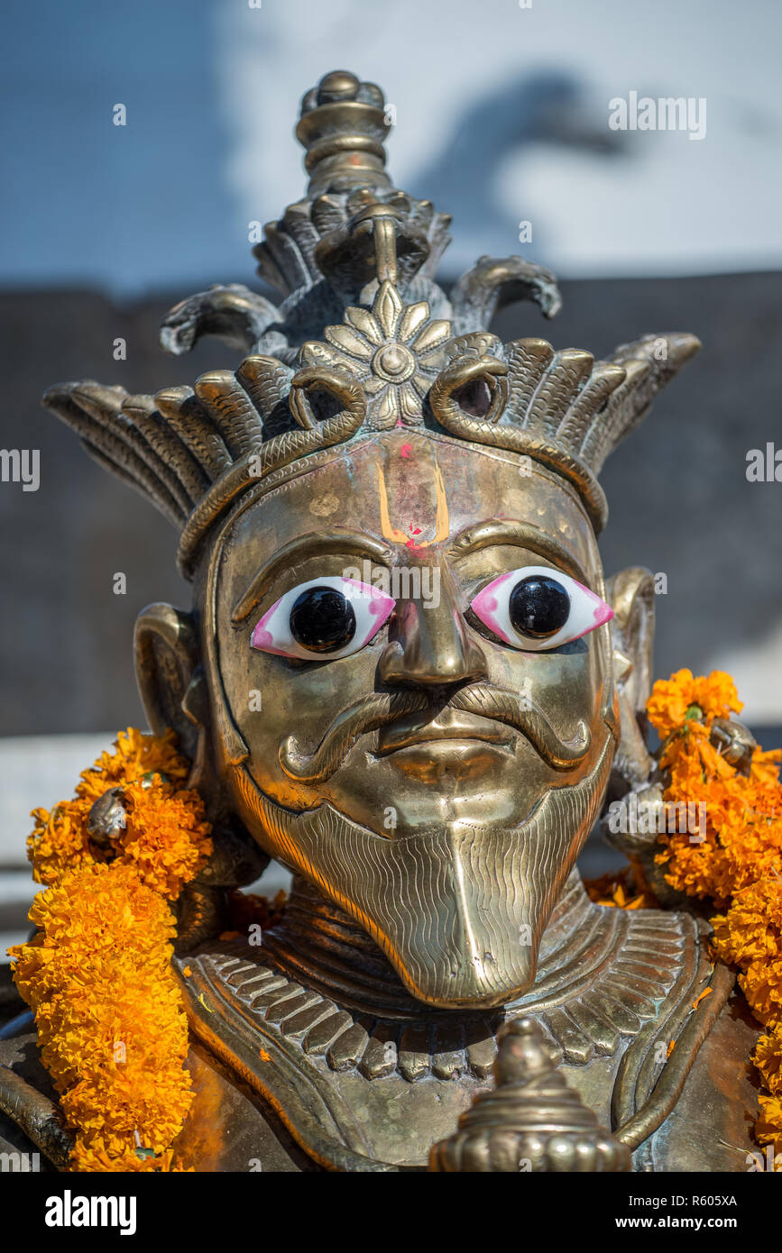 Detail der Messing Statue von Garuda bei Jagdish Tempel, Udaipur, Rajasthan, Indien Stockfoto